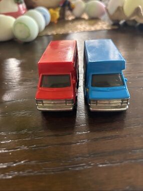 Die-Cast Kids Toy Delivery Vans - Red and Blue